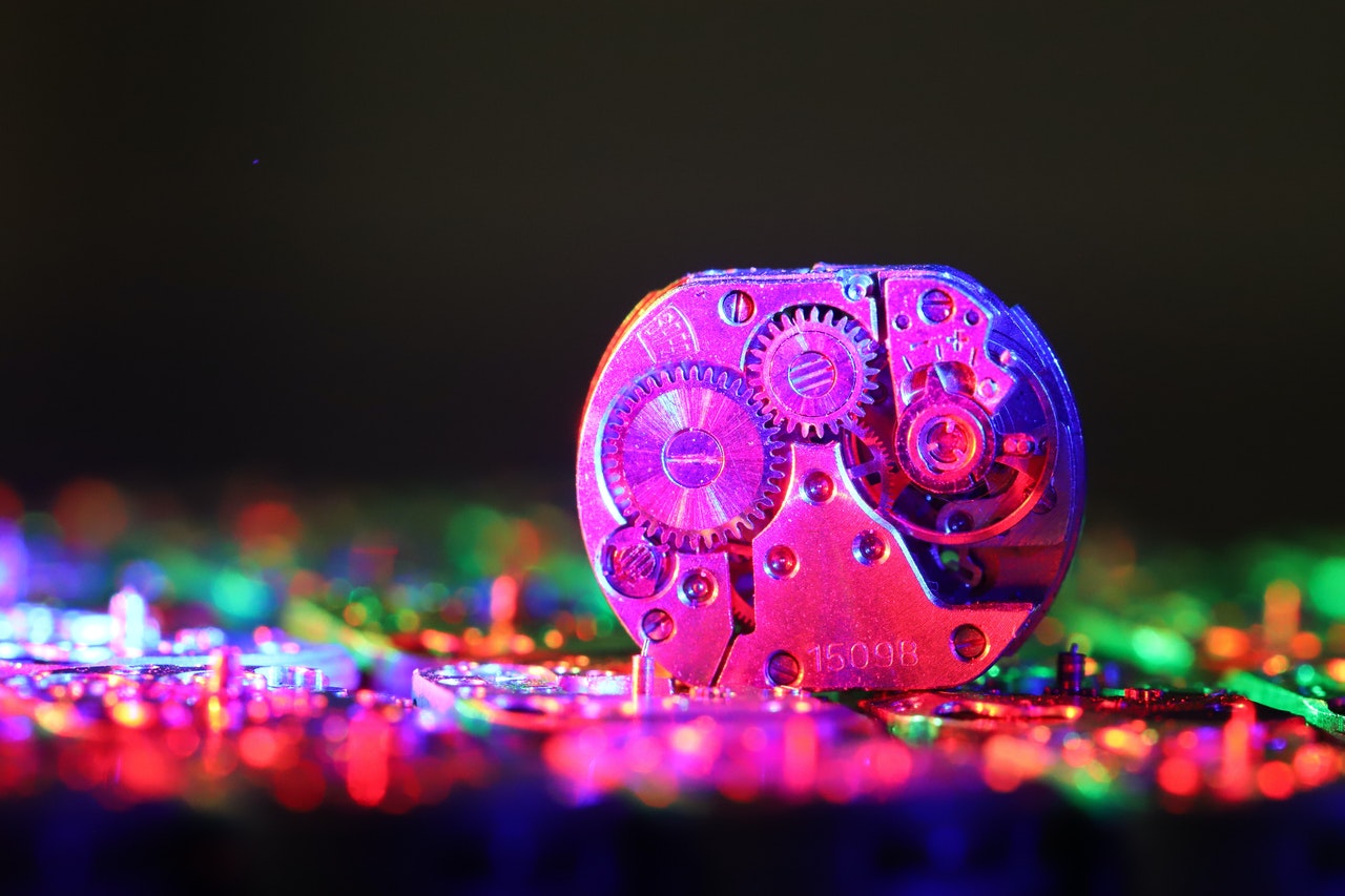 Watch movement mechanical vs automatic watch stylized cover photo